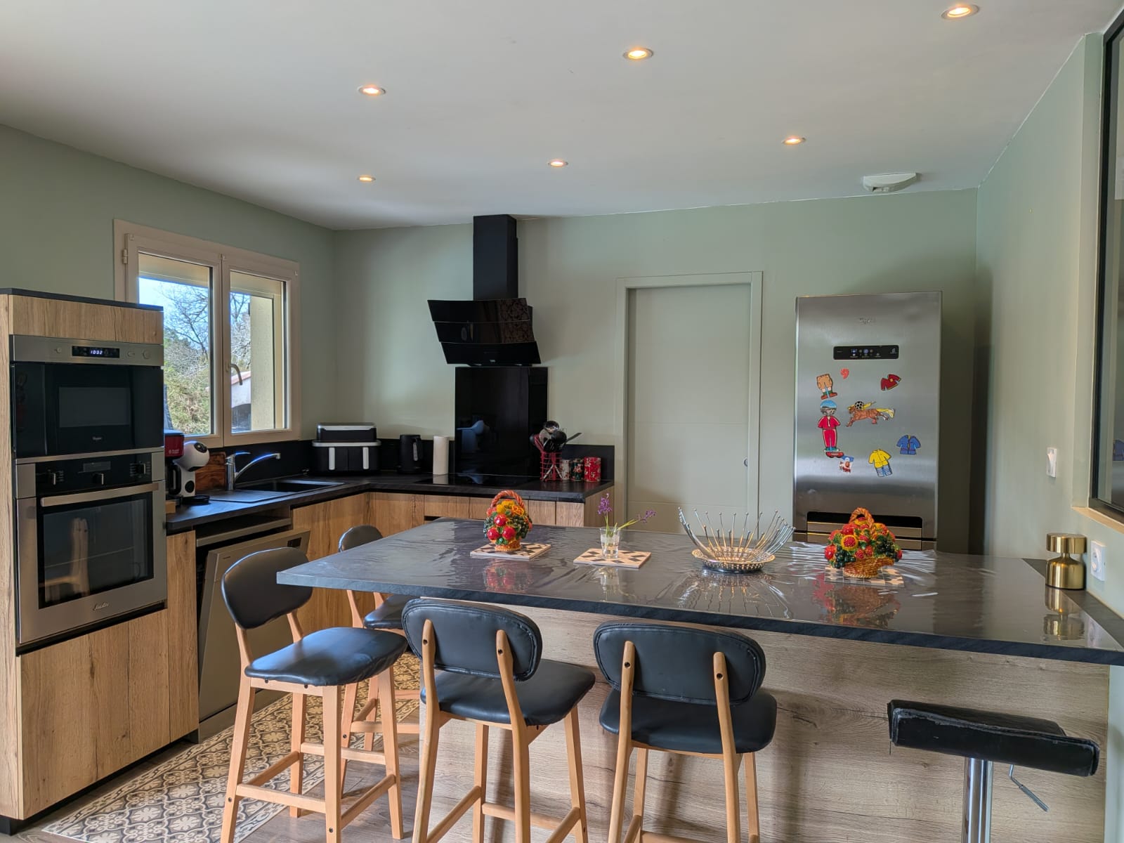 Cuisine d'un logement Airbnb géré par Kabeli Conciergerie à Toulouse