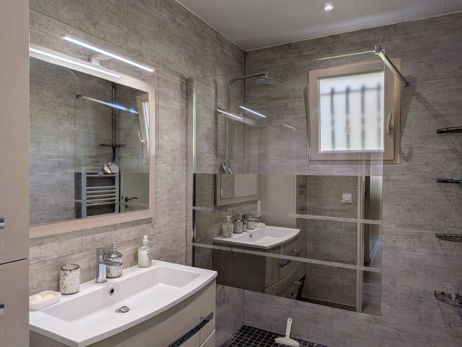 Salle de bain entretenue par Kabeli Conciergerie dans un logement Airbnb à Toulouse
